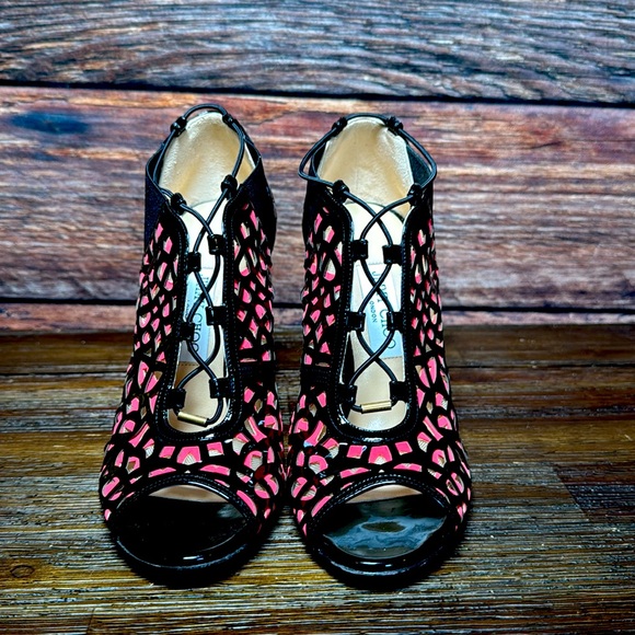 JIMMY CHOO TACTIC LASER-CUT PATENT LATHER CUTOUT BOOTIE HEEL SHOES 39 / 9 $1575 - Picture 3 of 10